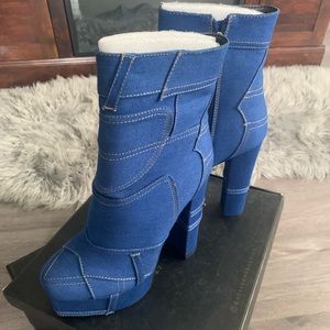 Denim boot. Size of boots 8.5. The color is blue.